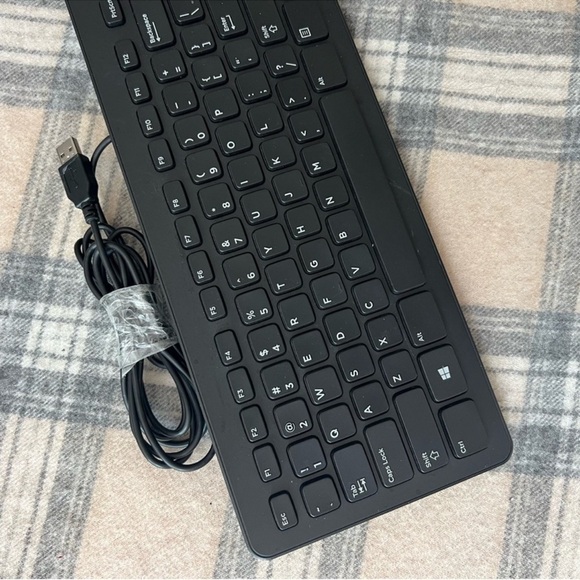 Lenovo SK8821 Wires Essential Keyboard - Picture 8 of 10